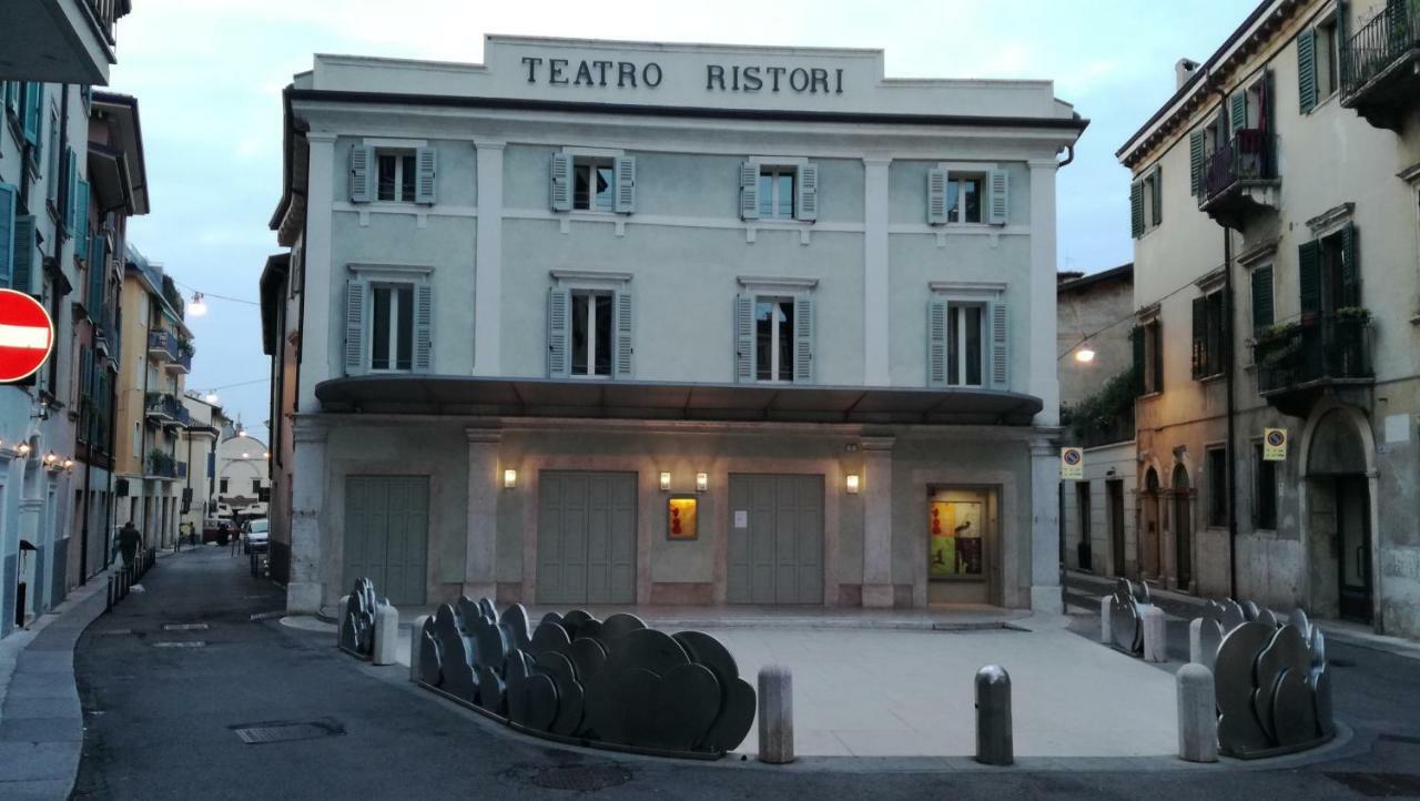 Verona Relais + Private Parking Bagian luar foto