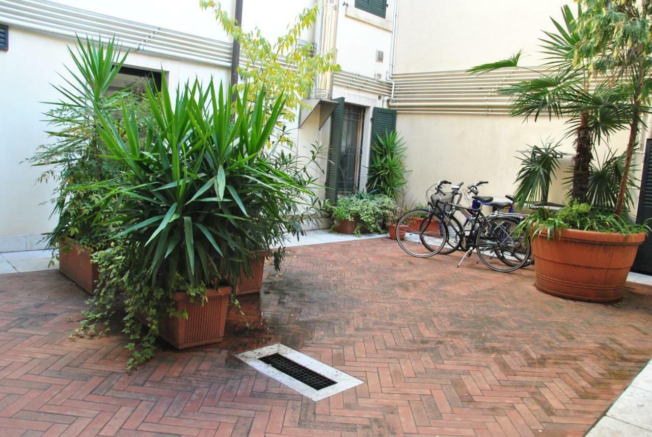 Verona Relais + Private Parking Bagian luar foto